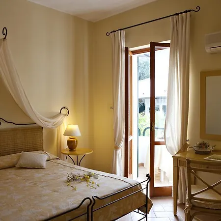 Gallo Nero Hotel