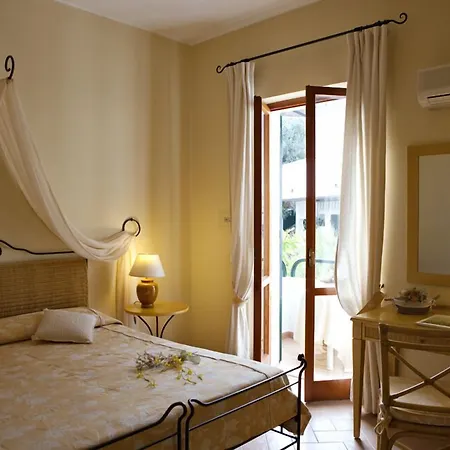 Отель Gallo Nero 3*